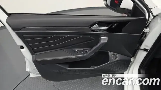 Volkswagen Jetta 2022 — Photo 32/32