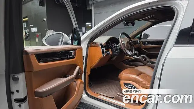 Porsche Cayenne 2020 — Фото 10/20