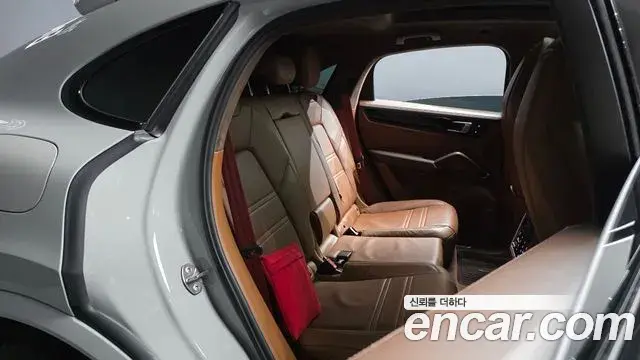 Porsche Cayenne 2020 — Фото 11/20