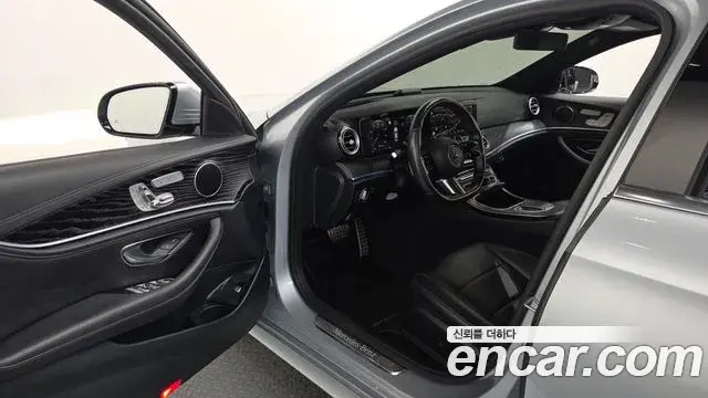 Mercedes-Benz E-Class 2021 — Фото 10/20