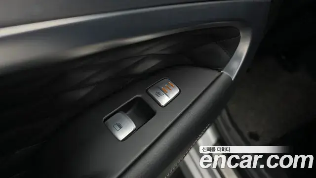 Genesis G70 2018 — Şəkil 30/31