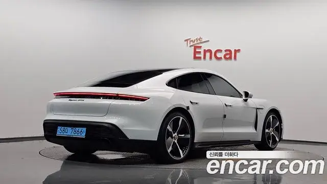 Porsche Taycan 2023 — Photo 16/37