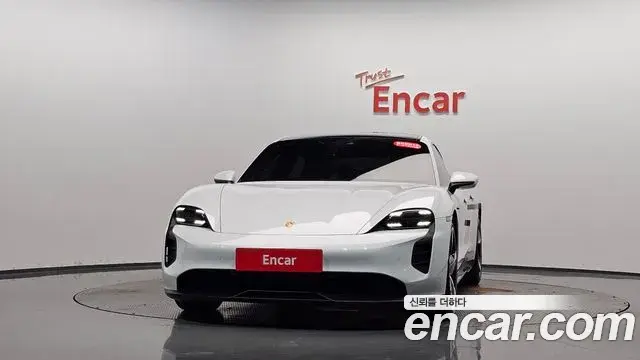 Porsche Taycan 2023 — Photo 22/37