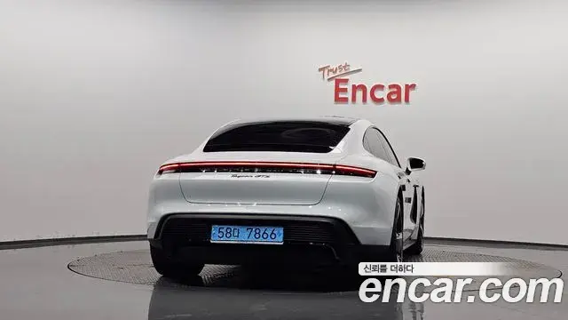Porsche Taycan 2023 — Photo 7/37