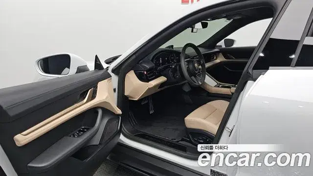 Porsche Taycan 2023 — Photo 12/37