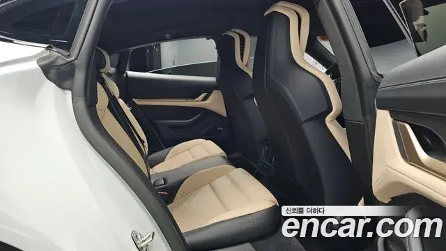Porsche Taycan 2023 — Photo 32/37