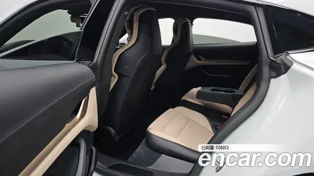 Porsche Taycan 2023 — Photo 15/37