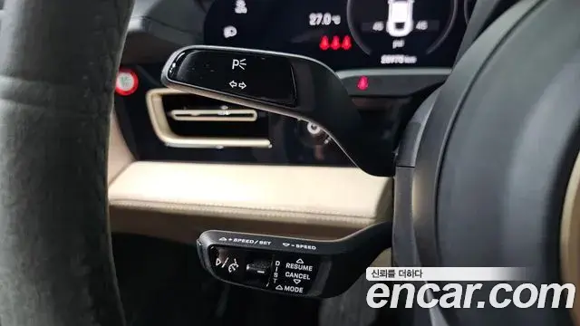 Porsche Taycan 2023 — Photo 25/37