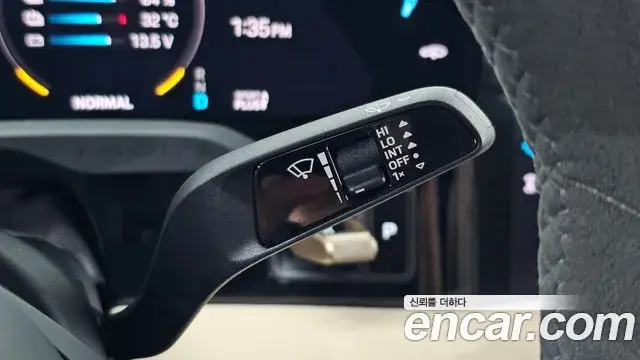 Porsche Taycan 2023 — Photo 36/37