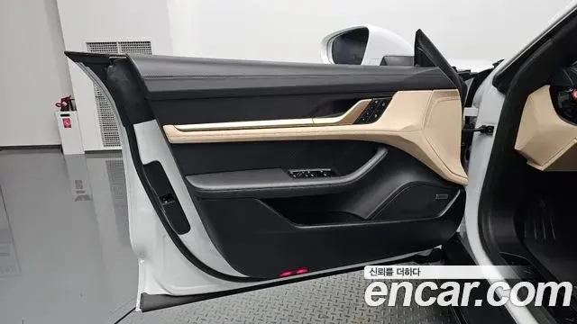 Porsche Taycan 2023 — Photo 3/37