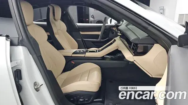 Porsche Taycan 2023 — Photo 5/37