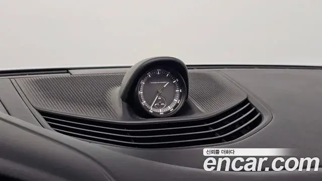 Porsche Taycan 2023 — Photo 2/37