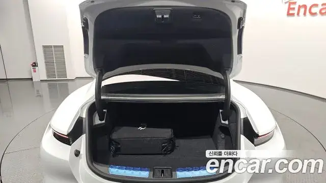 Porsche Taycan 2023 — Photo 17/37