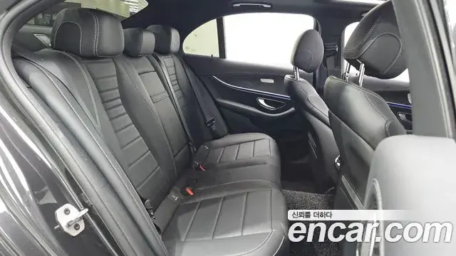 Mercedes-Benz E-Class 2023 — Фото 12/20