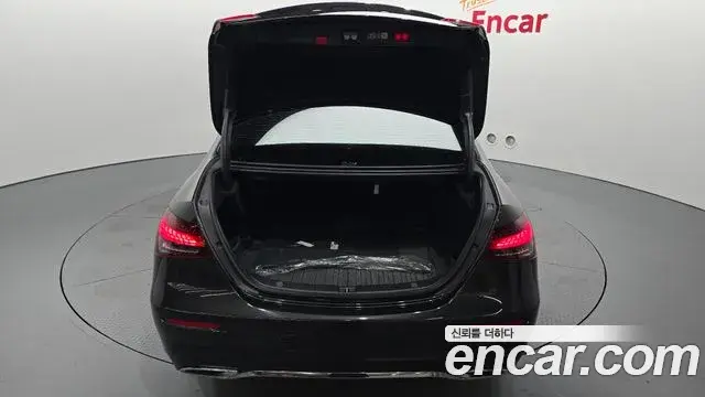 Mercedes-Benz E-Class 2023 — Фото 20/20