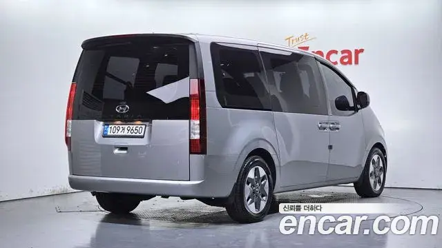 Hyundai Staria 2021 — Фото 2/20