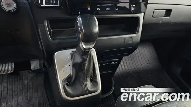 Hyundai Staria 2021 — Фото 9/20