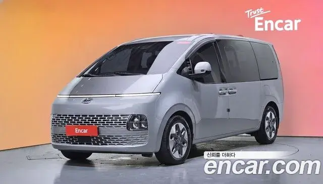 Hyundai Staria 2021 — Фото 1/20