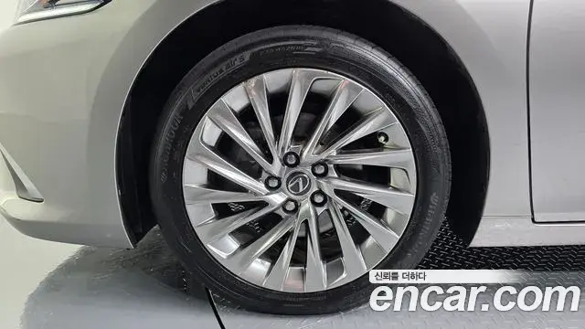 Lexus ES300h 2021 — Şəkil 5/20