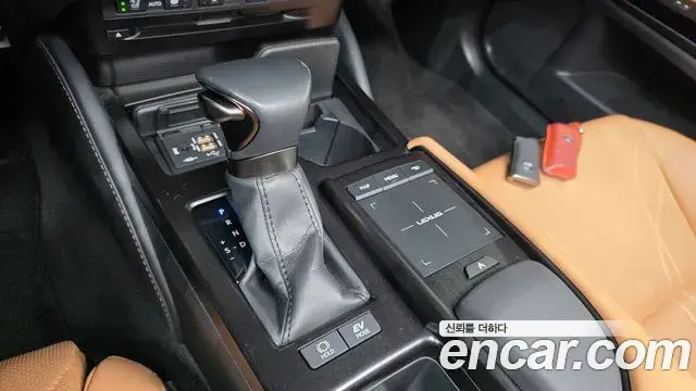 Lexus ES300h 2021 — Şəkil 9/20