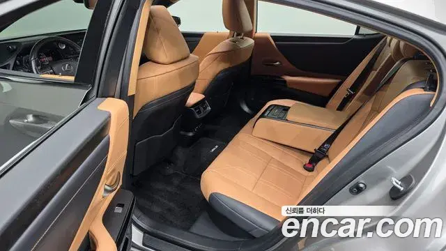 Lexus ES300h 2021 — Şəkil 12/20
