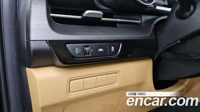 Kia Carnival 2022 — Фото 18/20