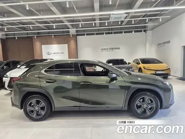 Lexus UX300h 2025 — ფოტო 2/19