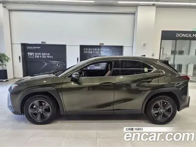 Lexus UX300h 2025 — ფოტო 17/19