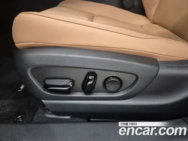Lexus UX300h 2025 — ფოტო 18/19