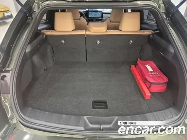 Lexus UX300h 2025 — ფოტო 13/19