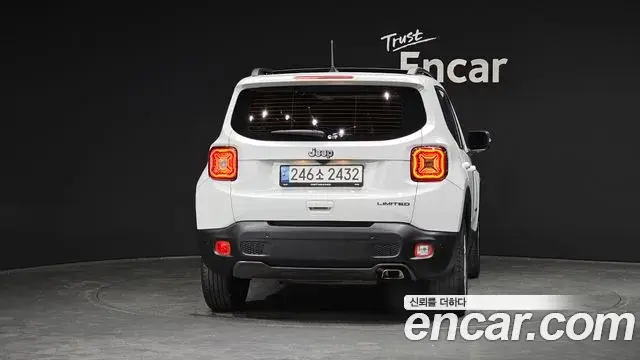 Jeep Renegade 2021 — Photo 28/30
