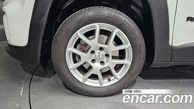 Jeep Renegade 2021 — Photo 8/30