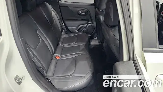 Jeep Renegade 2021 — Photo 22/30