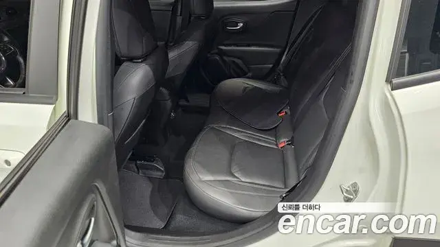 Jeep Renegade 2021 — Photo 7/30