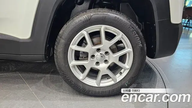 Jeep Renegade 2021 — Photo 27/30