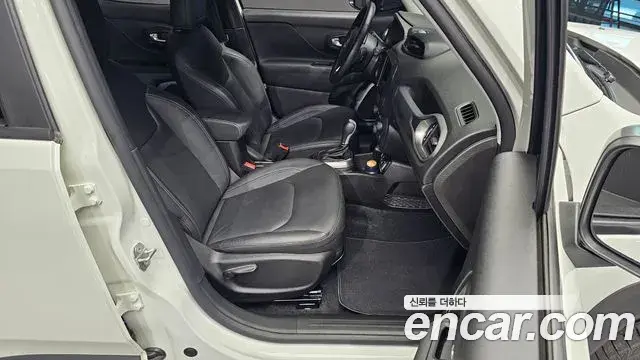 Jeep Renegade 2021 — Photo 26/30