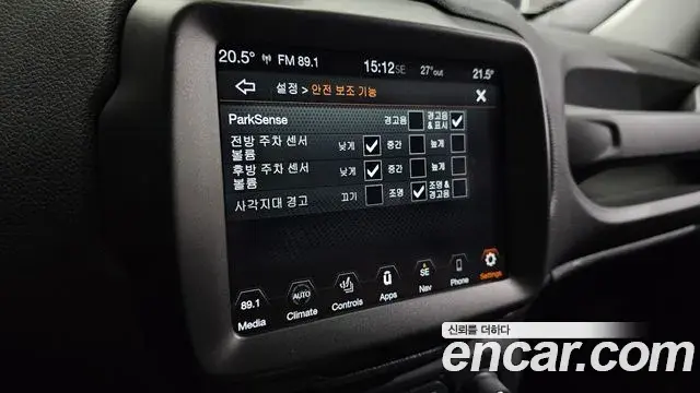 Jeep Renegade 2021 — Photo 25/30