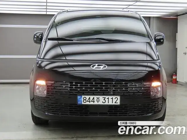 Hyundai Staria 2022 — Фото 1/20