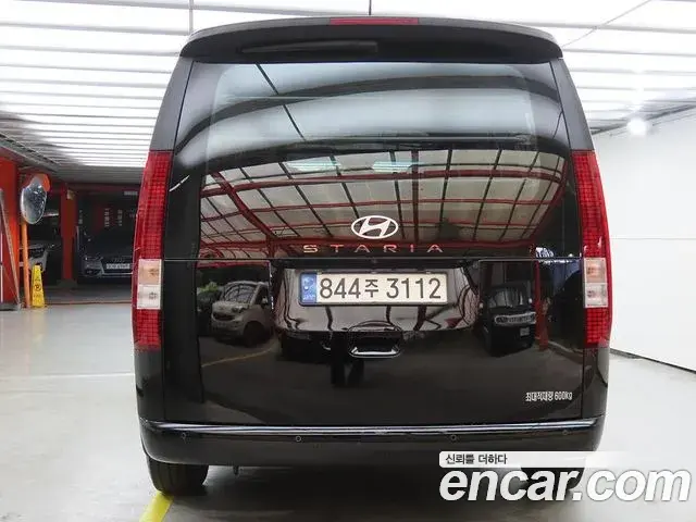 Hyundai Staria 2022 — Фото 2/20