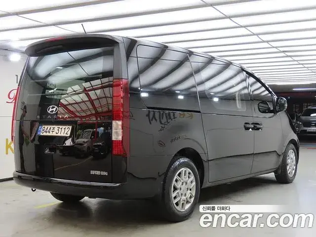 Hyundai Staria 2022 — Фото 3/20
