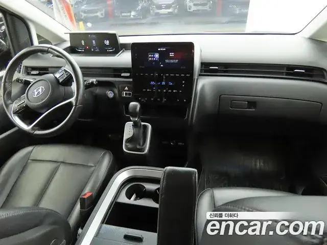 Hyundai Staria 2022 — Фото 4/20