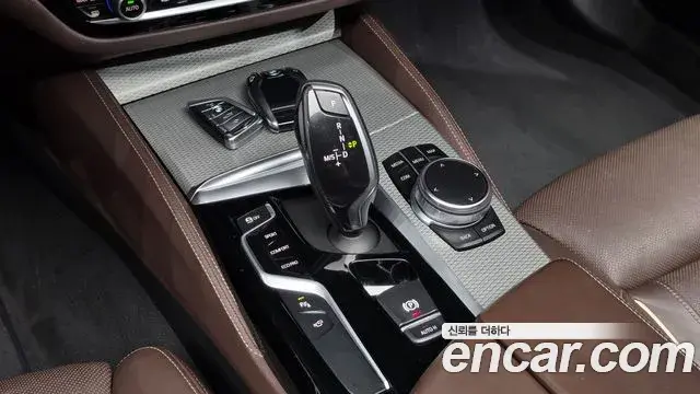 BMW 5 Series 2019 — Фото 9/20