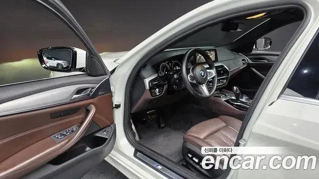 BMW 5 Series 2019 — Фото 10/20