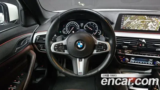 BMW 5 Series 2019 — Фото 12/20