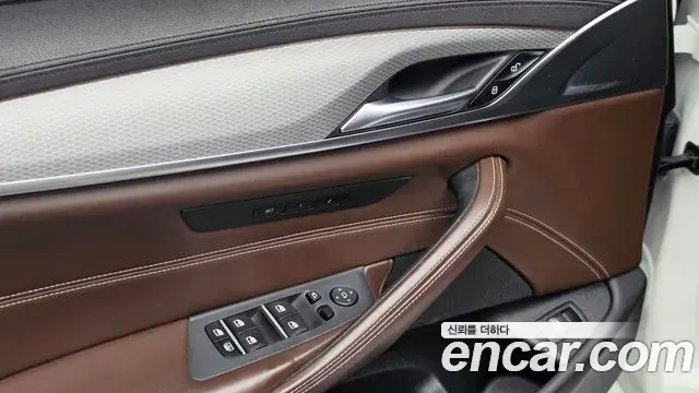 BMW 5 Series 2019 — Фото 19/20