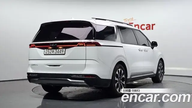 Kia Carnival 2023 — Фото 2/20