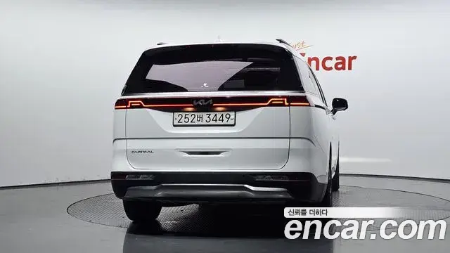 Kia Carnival 2023 — Фото 4/20