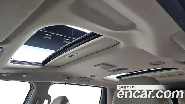 Kia Carnival 2023 — Фото 19/20
