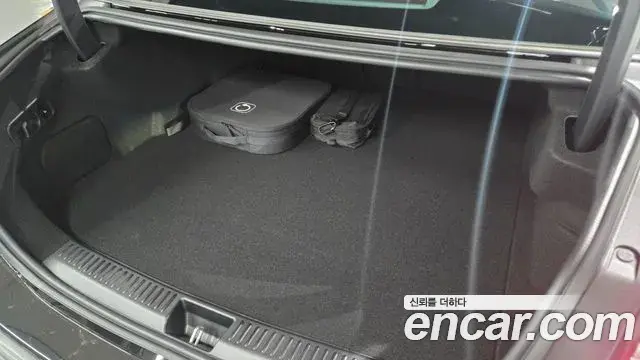 Mercedes-Benz E-Class 2026 — ფოტო 8/20