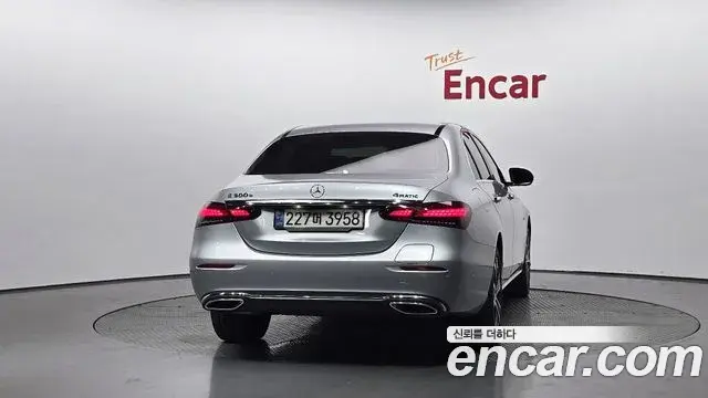 Mercedes-Benz E-Class 2021 — Фото 4/20